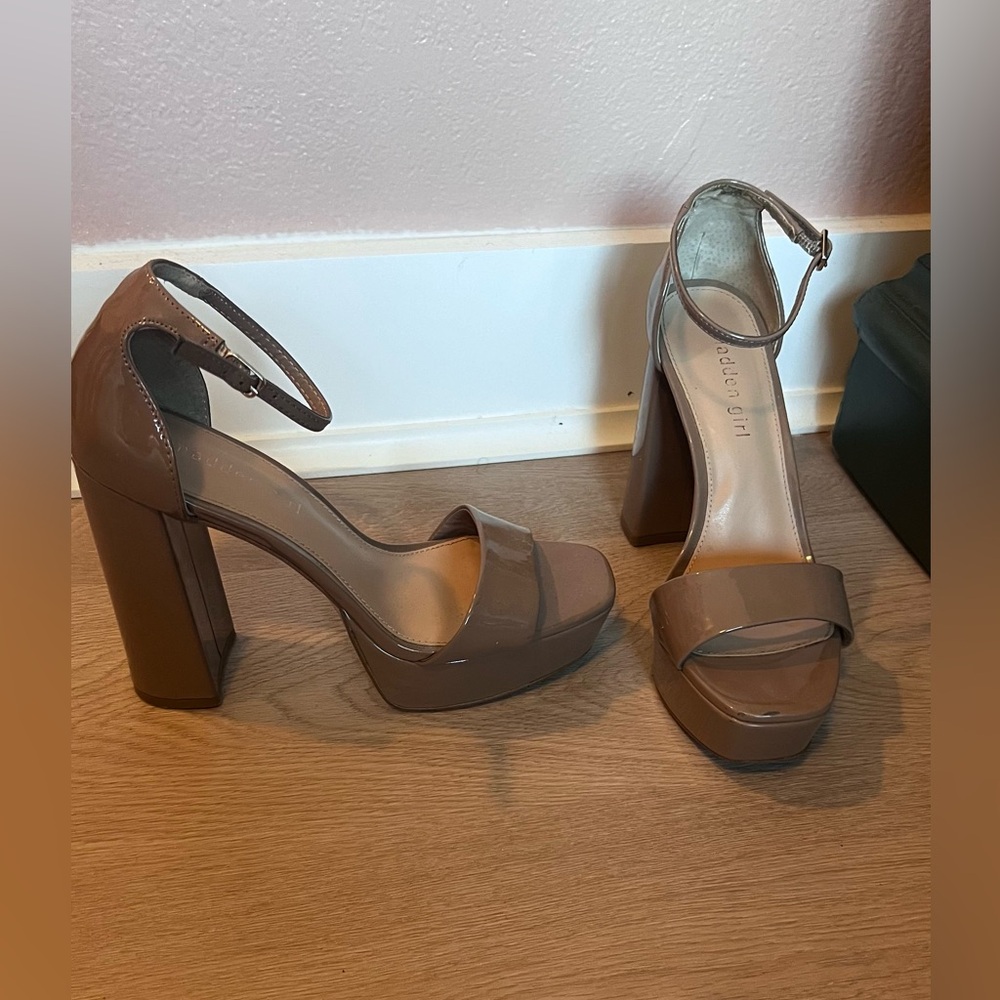 Steve Madden Paten Leather Platform Heels size 8
